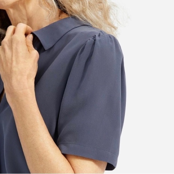 Everlane The Clean Silk Puff-Sleeve Shirt. Size 00. Washed Navy. - Picture 2 of 9
